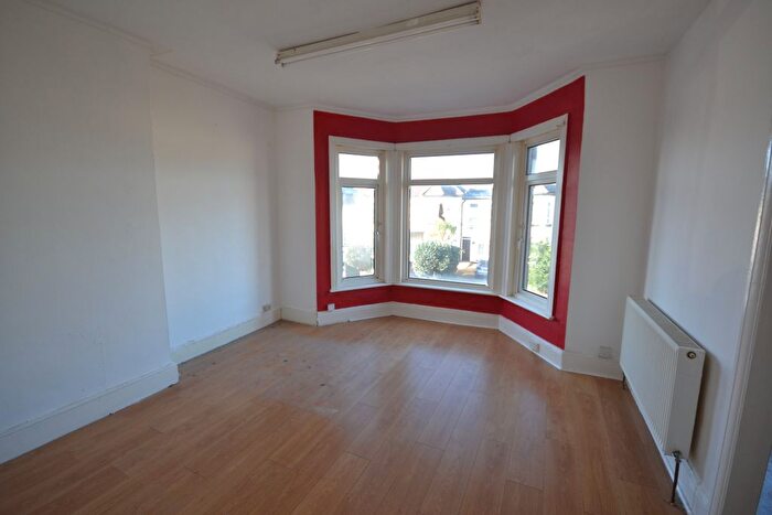 1 Bedroom Flat To Rent In Eastwood Road, Ilford, IG3