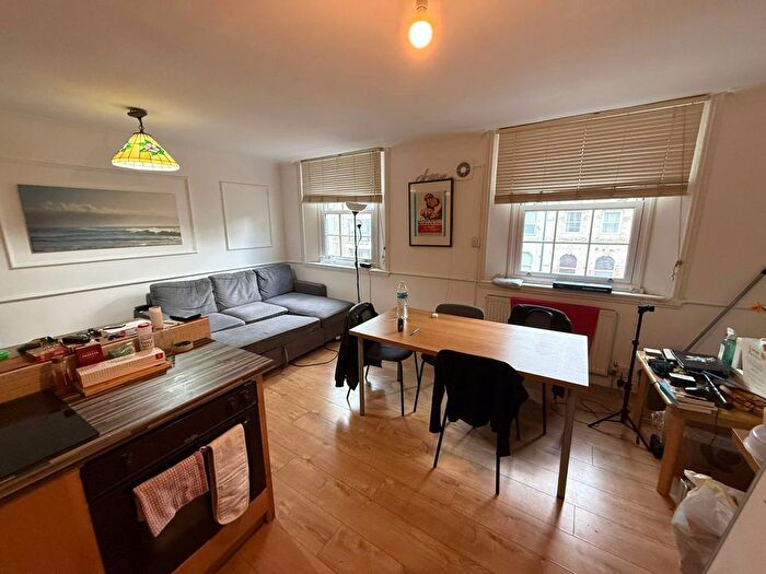1 Bedroom Flat To Rent In Kings Cross Road, Camden, London, WC1X