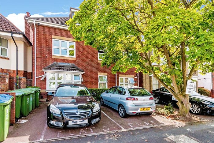 2 Bedroom Flat For Sale In Roberts Road, Southampton, Hampshire, SO15