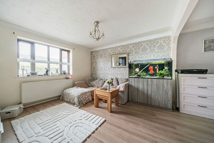 1 Bedroom Flat For Sale In Kilmington Close, Bracknell, RG12
