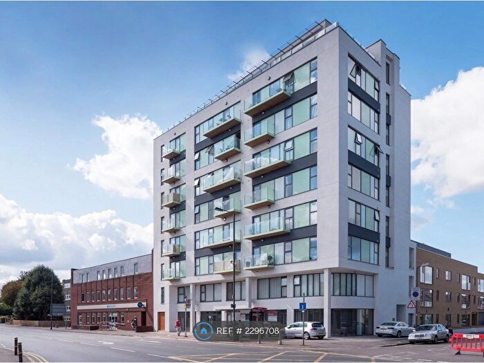 2 Bedroom Flat To Rent In Spur House, London, SW19