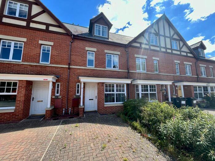 4 Bedroom Town House To Rent In Scholars Park/West End - Darlington, DL3