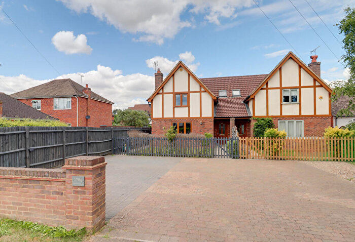 4 Bedroom Semi-Detached House For Sale In Park Street Lane, Park Street, St. Albans, AL2