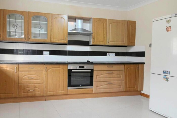 1 Bedroom Flat To Rent In Daphne Gardens, London, E4