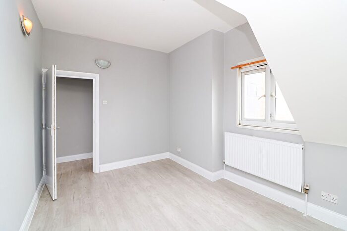 1 Bedroom Flat To Rent In Upper Tooting Road, London, SW17