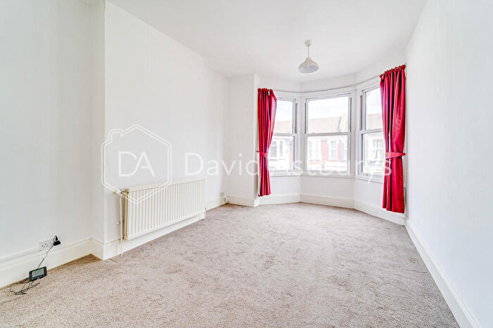 2 Bedroom Apartment To Rent In Sydney Road, Turnpike Lane, London, N8