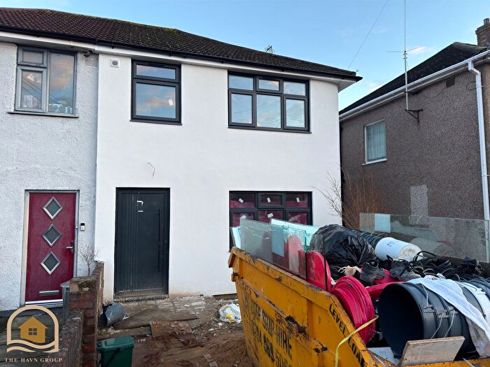 4 Bedroom Semi-Detached House To Rent In Raleigh Avenue, Hayes, UB4