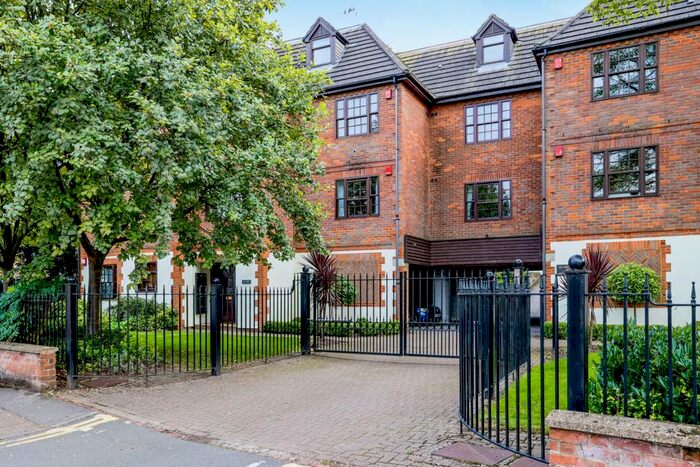 1 Bedroom Flat To Rent In St. Michaels Court, Princes Road, Weybridge, KT13