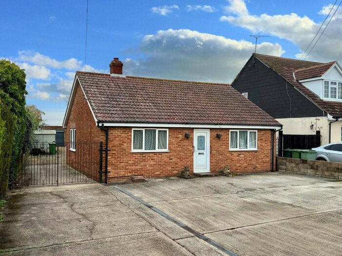 3 Bedroom Detached Bungalow For Sale In Ashford Road, Kingsnorth, Ashford, TN23