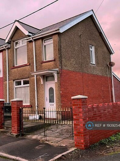 3 Bedroom Semi-Detached House To Rent In Cefn Rhos, Tredegar, NP22