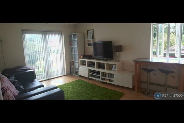 2 Bedroom Flat To Rent In Old School Place, Croydon, CR0
