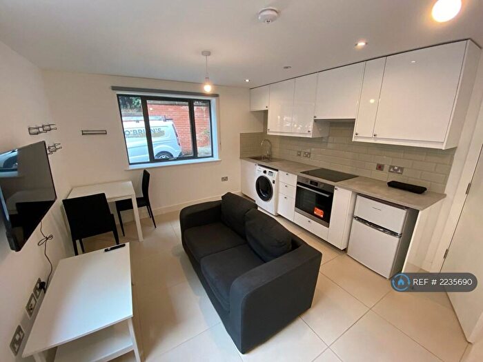 2 Bedroom Flat To Rent In Clarendon Road, Leeds, LS2