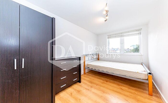 3 Bedroom Apartment To Rent In Criterion Mews, Archway, London, N19
