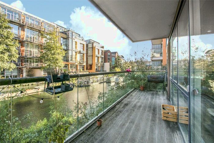 3 Bedroom Apartment To Rent In Hertford Road, London, N1