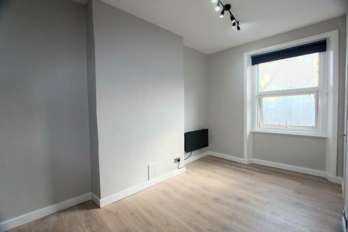 Studio To Rent In Loraine Road, London, N7