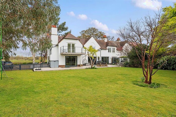 4 Bedroom Semi-Detached House For Sale In Papercourt Lane, Ripley, Woking, GU23