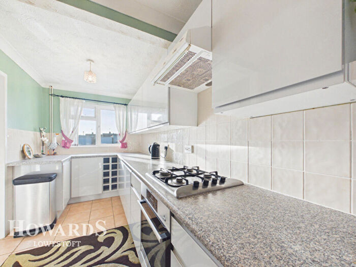 2 Bedroom Detached Bungalow For Sale In Burnt Hill Way, Lowestoft, NR33