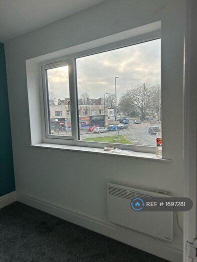 2 Bedroom Flat To Rent In Davyhulme Circle, Urmston, Manchester, M41