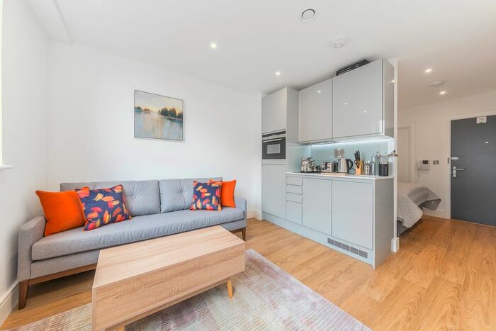 Studio To Rent In Papermill House, South Street, Romford, RM1