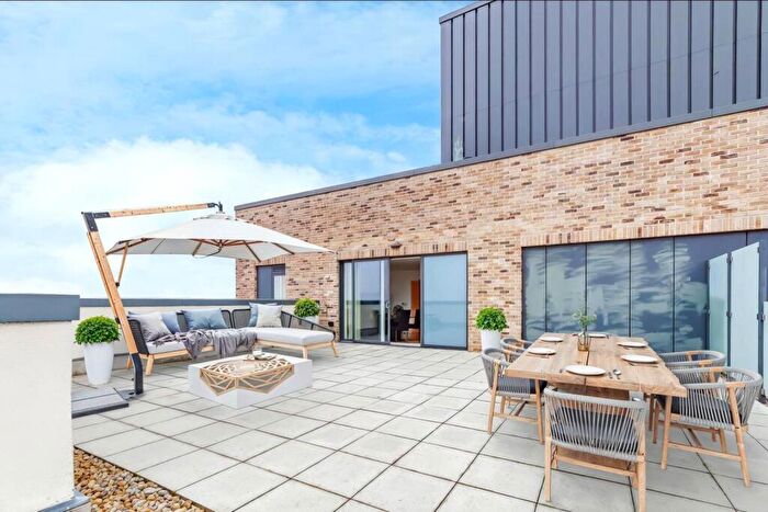 2 Bedroom Penthouse For Sale In Cherry Orchard Road, Croydon, CR0
