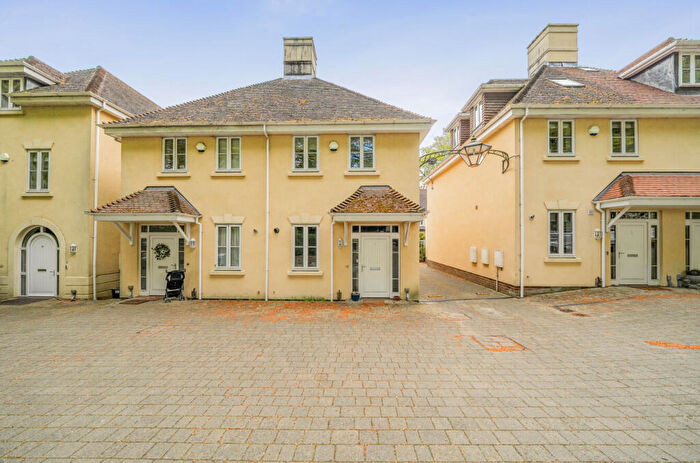 2 Bedroom Semi-Detached House For Sale In Chilbolton Avenue, Winchester, Hampshire, SO22