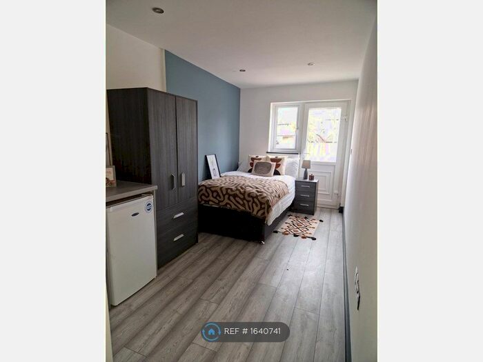 Studio To Rent In Sandhurst Road, London, SE6