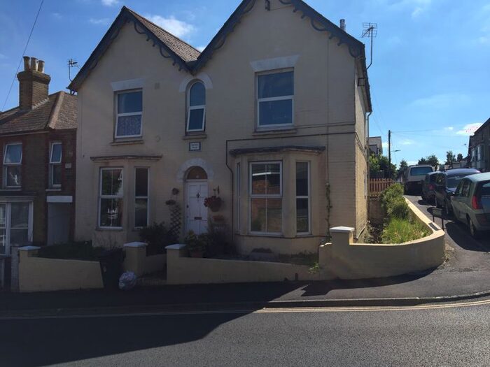 1 Bedroom Flat To Rent In Victoria Road, Cowes, PO31