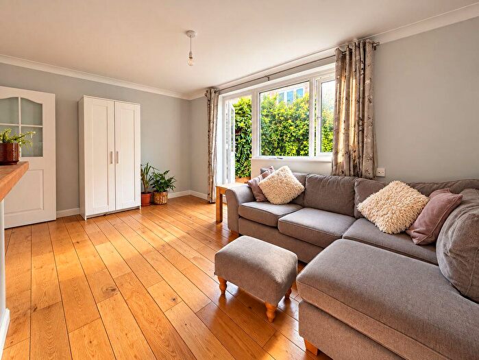 2 Bedroom Duplex To Rent In Alfred Street, E3