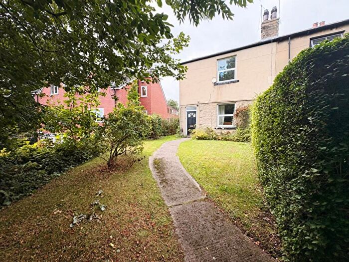 3 Bedroom Semi Detached House To Rent In Quarry Mount, Woodhouse, Leeds, LS6