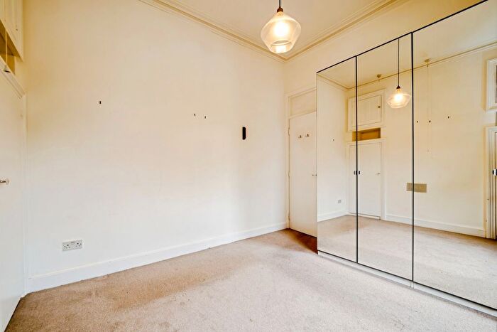 1 Bedroom Flat For Sale In East Cliff Road, Dawlish, Devon, EX7
