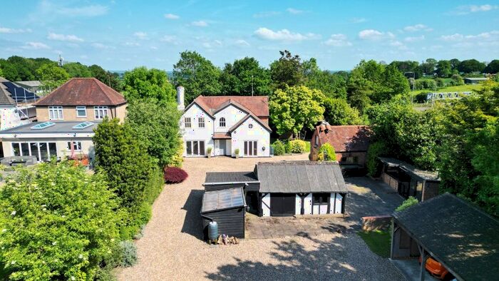 4 Bedroom Detached House For Sale In Bedmond Road, Abbots Langley, Hertfordshire, WD5
