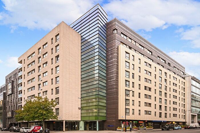 3 Bedroom Flat To Rent In Barrington Court, Wilton Road, SW1V