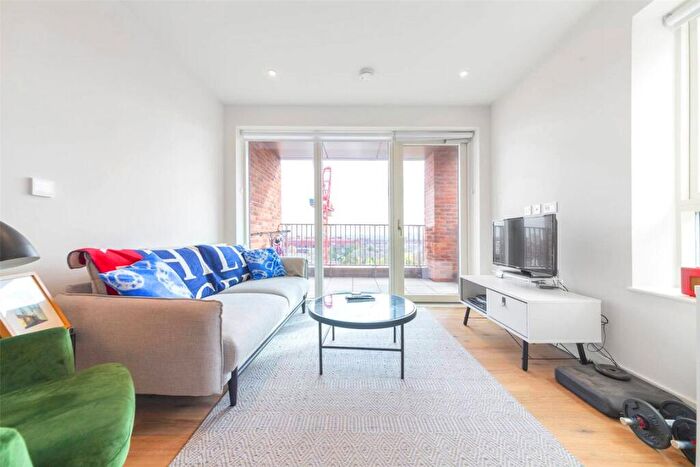 2 Bedroom Flat To Rent In Mary Neuner Road, Hornsey, N8