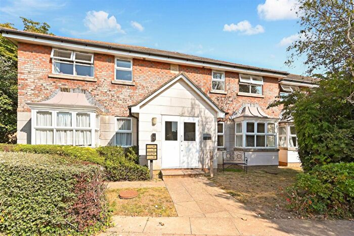 2 Bedroom Flat To Rent In Stride Close, Chichester, PO19