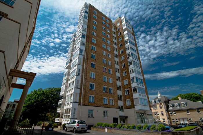 2 Bedroom Flat To Rent In West Cliff Road, Bournemouth, BH2