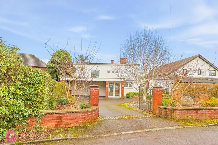 4 Bedroom Detached House For Sale In Eton Close, Bamford, Rochdale, OL11