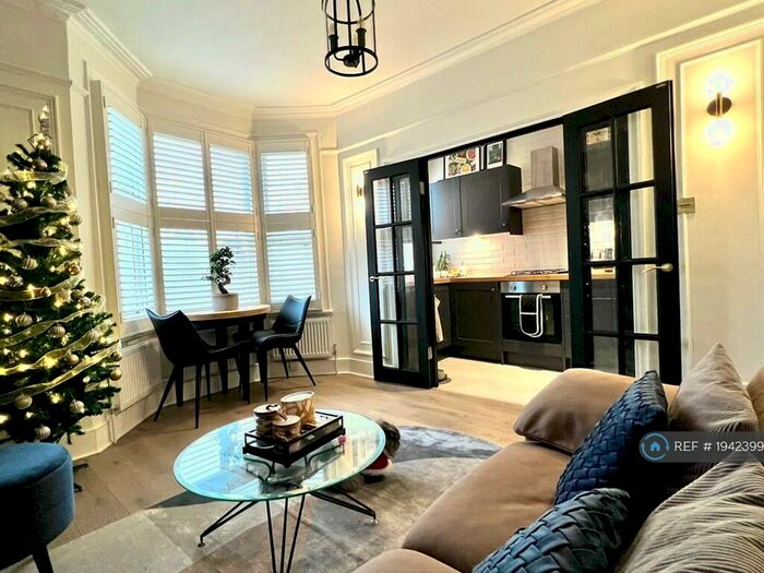 2 Bedroom Flat To Rent In Leahurst Road, London, SE13