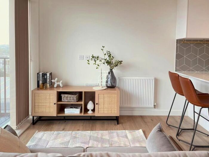 Studio To Rent In Blenheim Mansions, London, N8