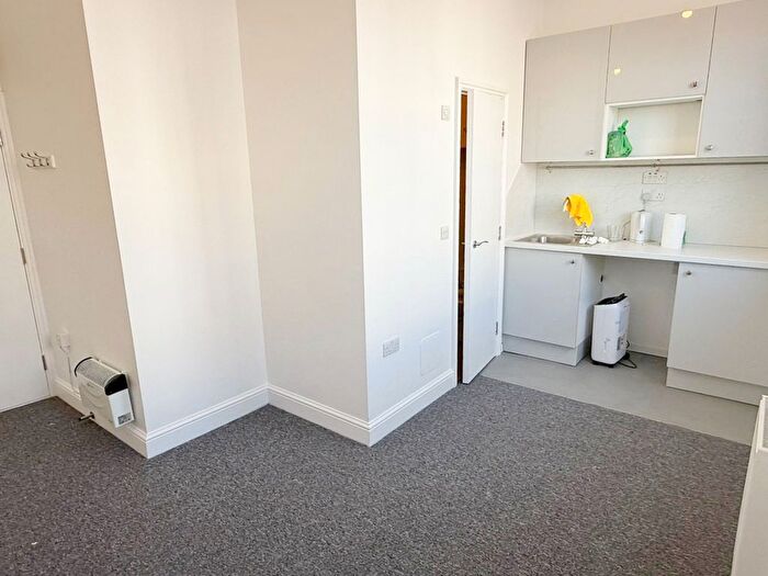 Studio To Rent In Chatsworth Road, London, E5