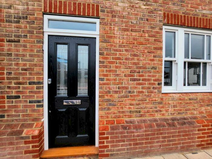 2 Bedroom Flat To Rent In High Street, Selsey, PO20