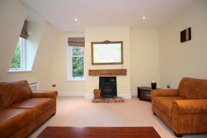 2 Bedroom Flat To Rent In Jesmond Park West, Jesmond, Newcastle Upon Tyne, NE7