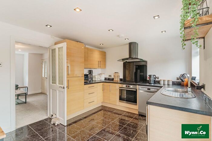 3 Bedroom Detached House For Sale In Dovedale Close, Crofton, Wakefield, WF4