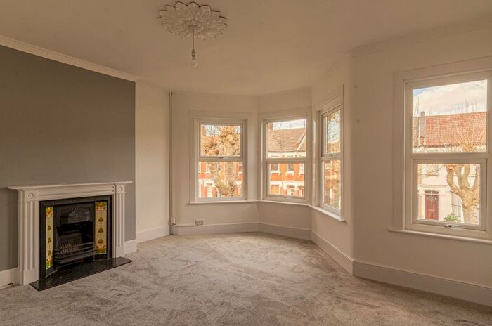 2 Bedroom Flat To Rent In Carlingford Road, London, N15