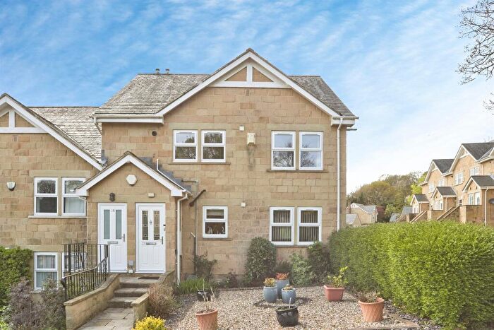 2 Bedroom Apartment For Sale In Newlay Wood Rise, Horsforth, Leeds, LS18