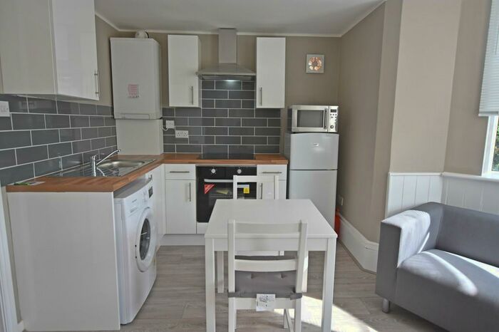 Studio To Rent In Raleigh Street Nottingham, NG7