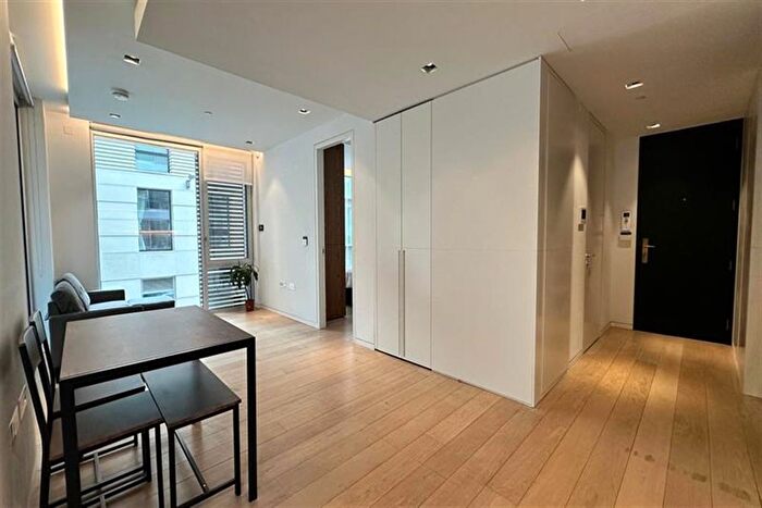 1 Bedroom Flat To Rent In Vicary House, Bartholomew Close, London, EC1A