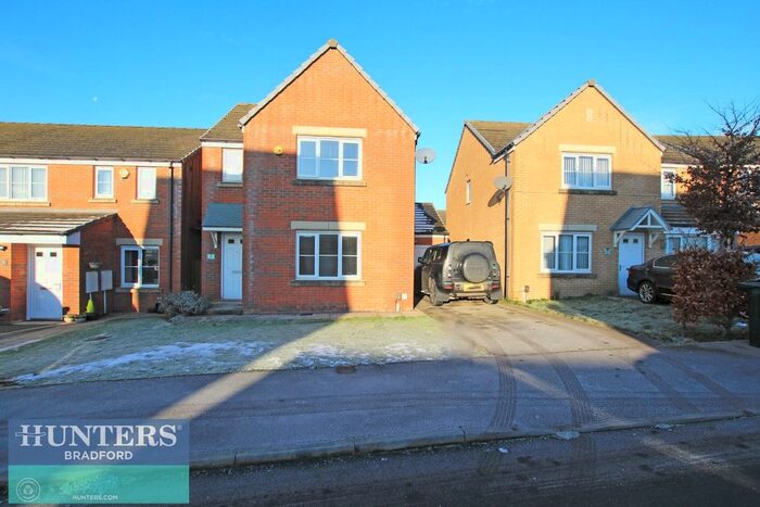 3 Bedroom Detached House To Rent In Northern View, Odsal, Bradford, BD6
