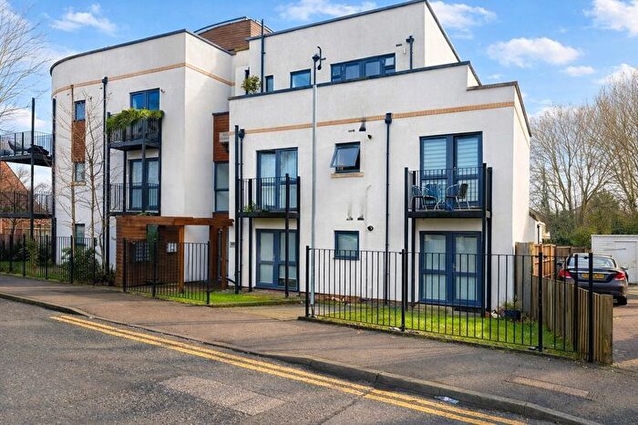1 Bedroom Flat For Sale In Chandos Parade, Buckingham Road, Canons Park, Middlesex, HA8