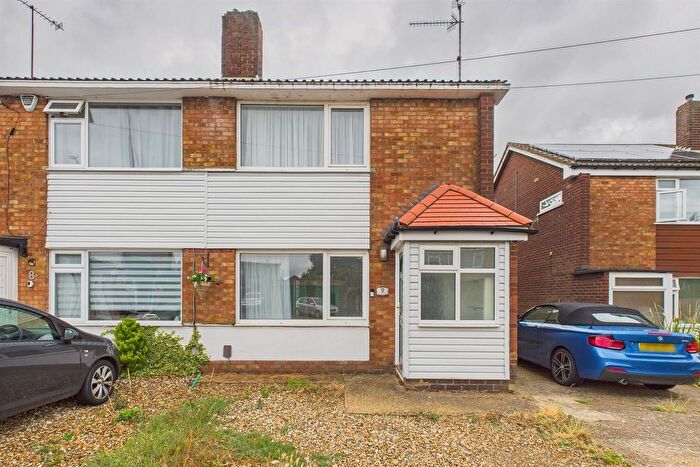2 Bedroom Property For Sale In Rosewood Close, Luton, LU2