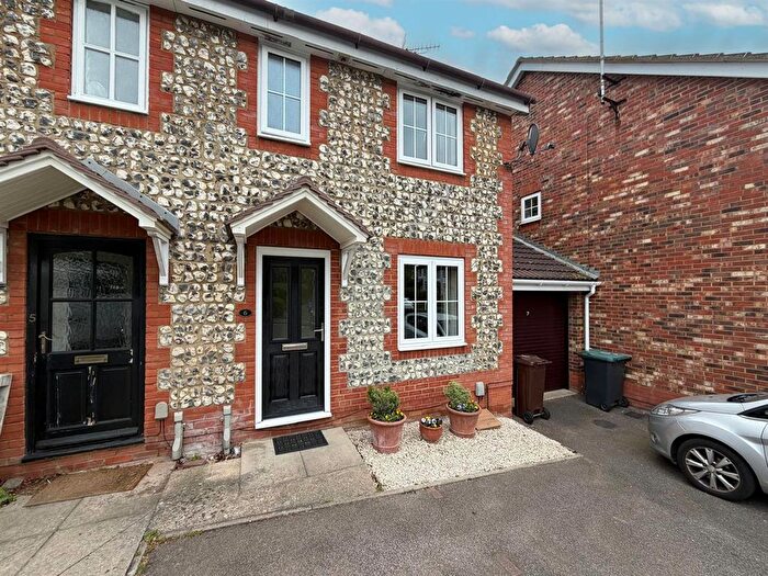 2 Bedroom Terraced House To Rent In Rosebank Gardens, Gravesend, DA11